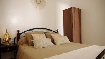 Huoneisto, 2 makuuhuonetta, parveke, merinÀköala (2nd Floor) | Ylelliset vuodevaatteet, yksilöllisesti sisustettu