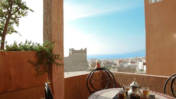 LĂ€genhet - 2 sovrum - balkong - havsutsikt (2nd Floor) | Terrass/Patio