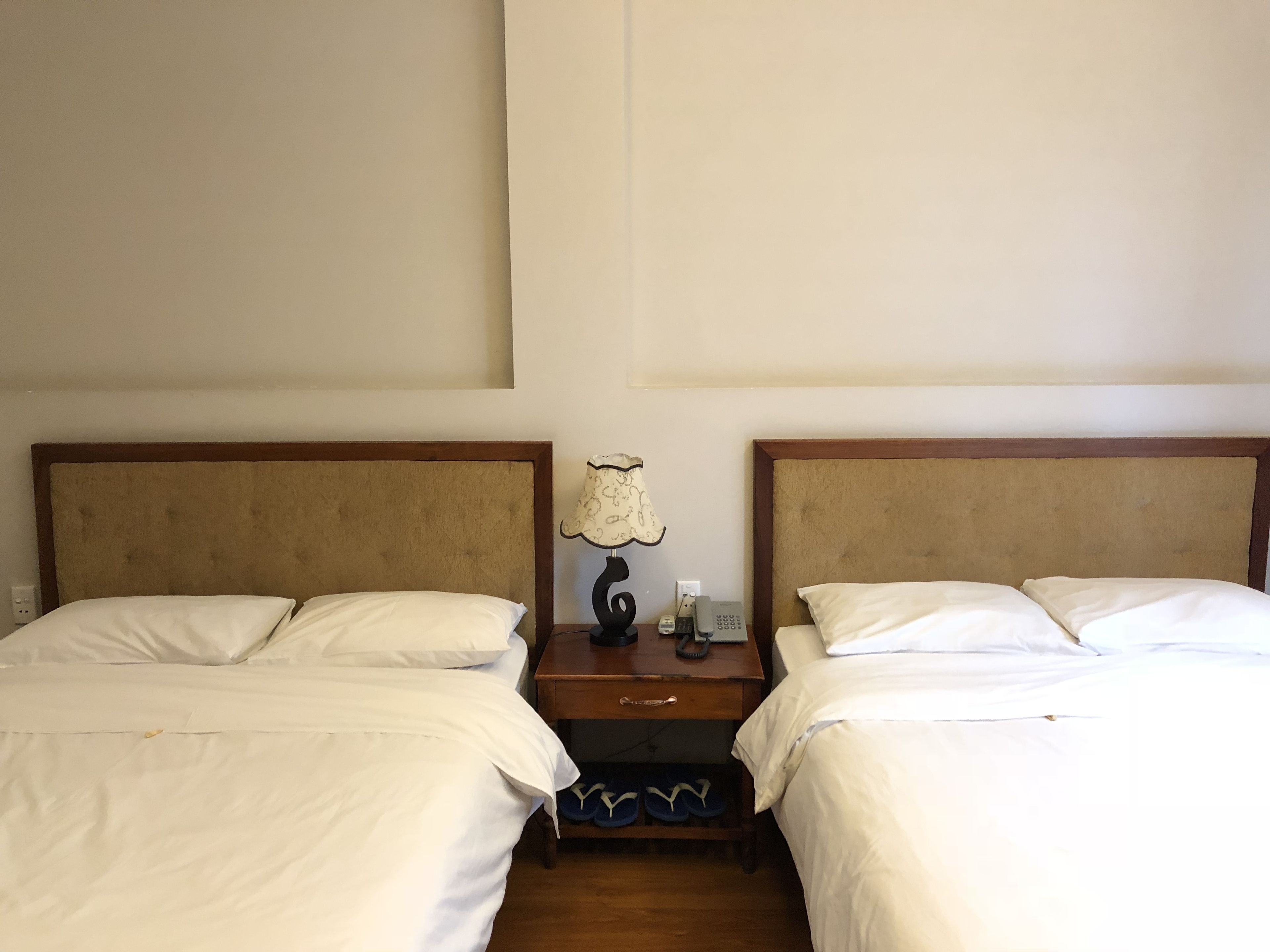 standard twin room | minibar, in-room safe, desk, blackout curtains