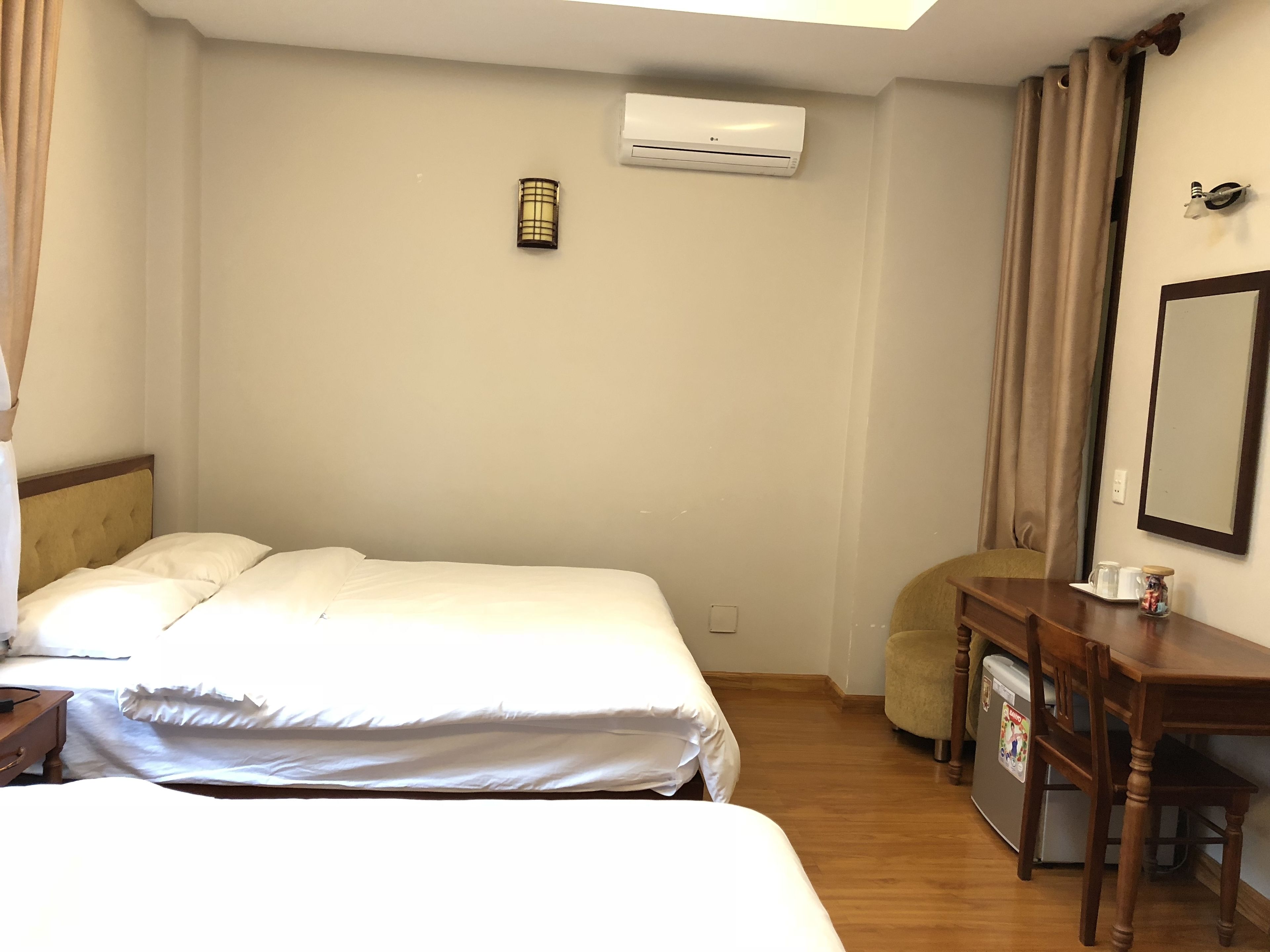 standard twin room | minibar, in-room safe, desk, blackout curtains