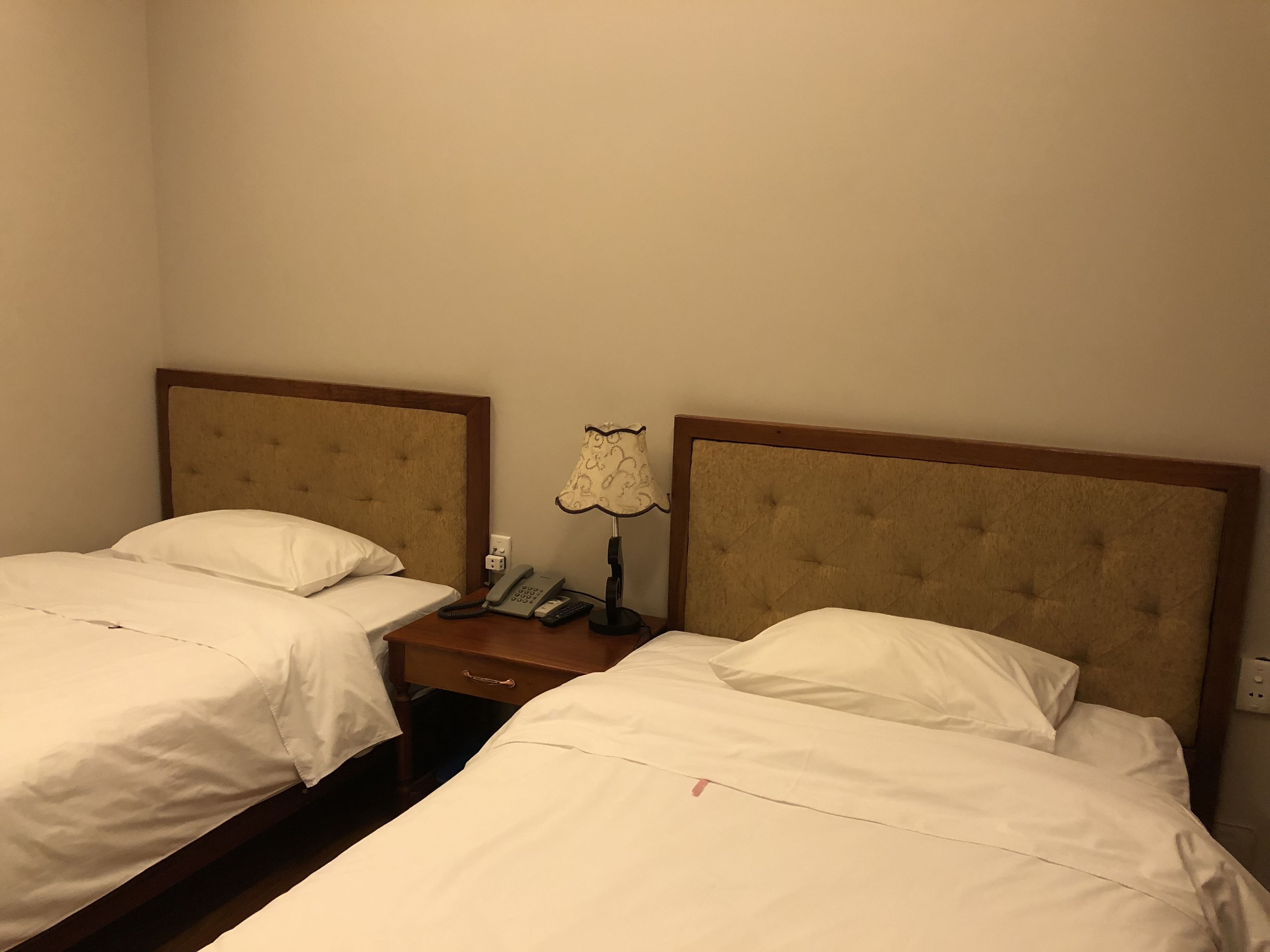 standard twin room | minibar, in-room safe, desk, blackout curtains