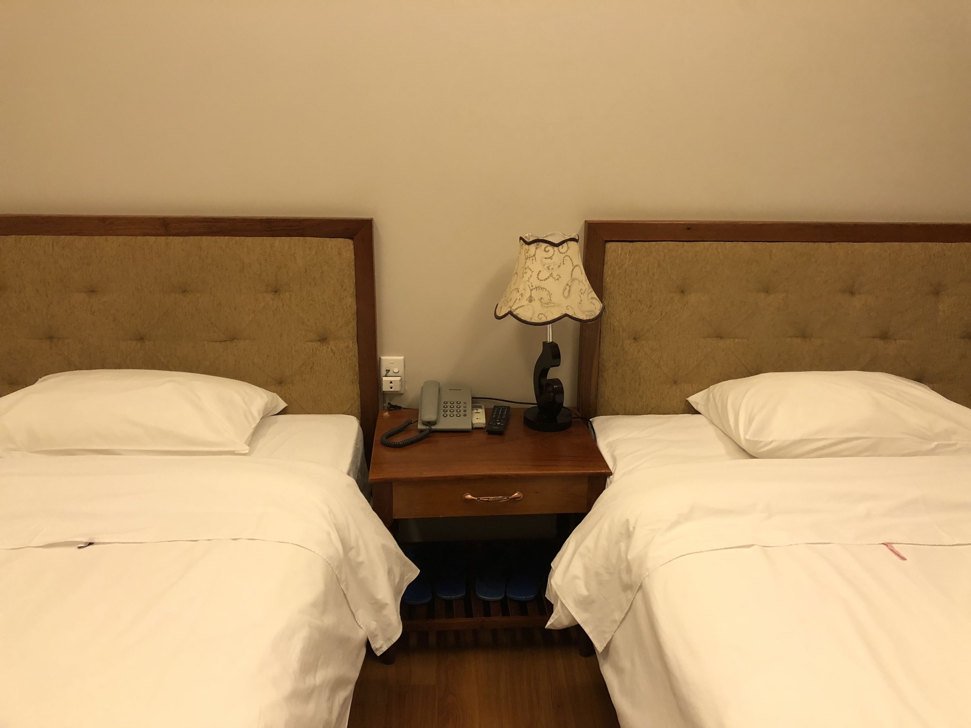 standard twin room | minibar, in-room safe, desk, blackout curtains