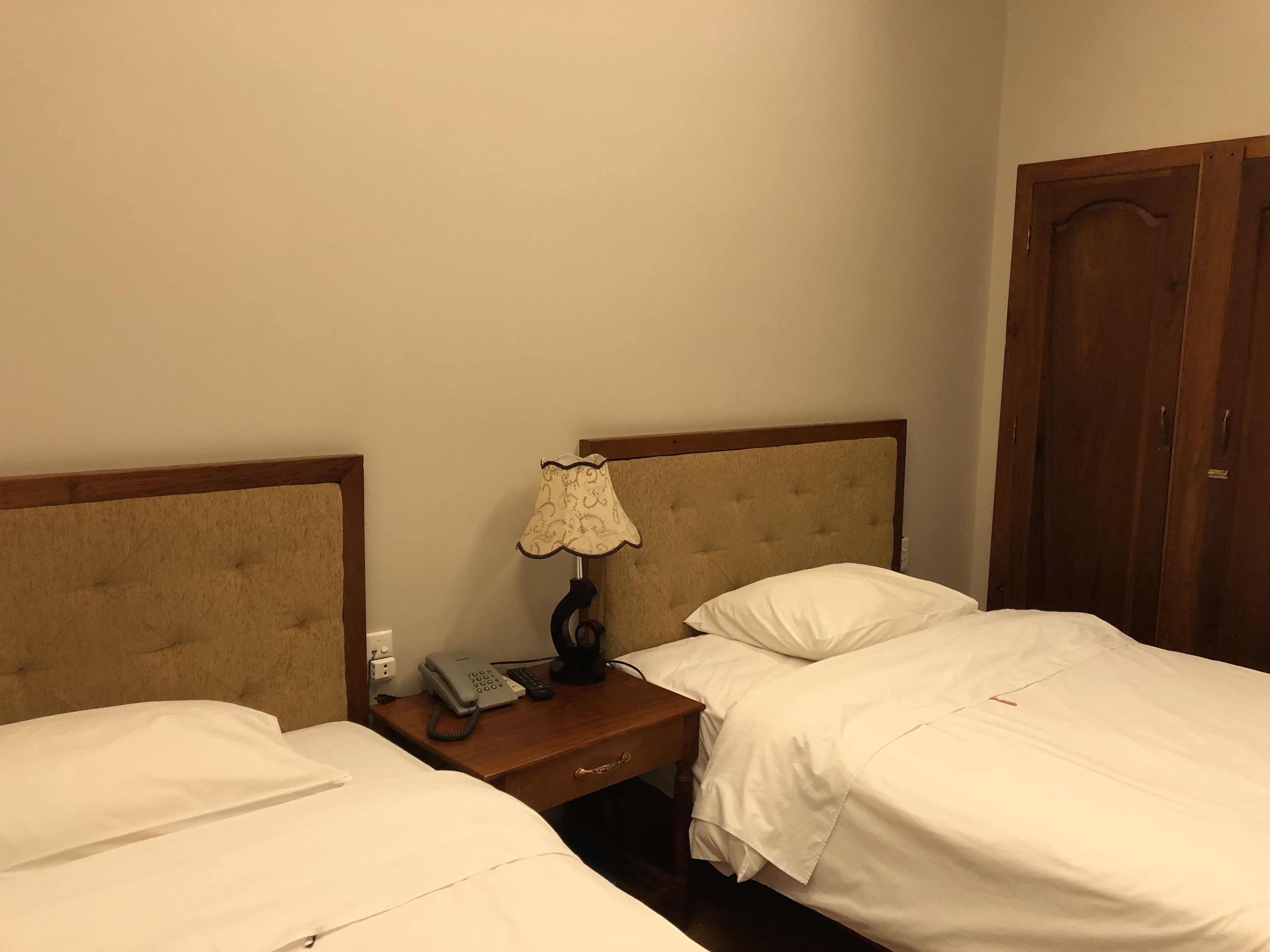 standard twin room | minibar, in-room safe, desk, blackout curtains