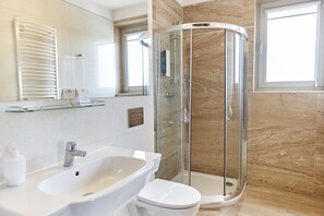 Deluxe Apartment, 1 King Bed | Bathroom