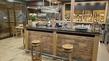 2 bares o lounges
