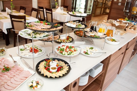 Buffet. Hotel Rad