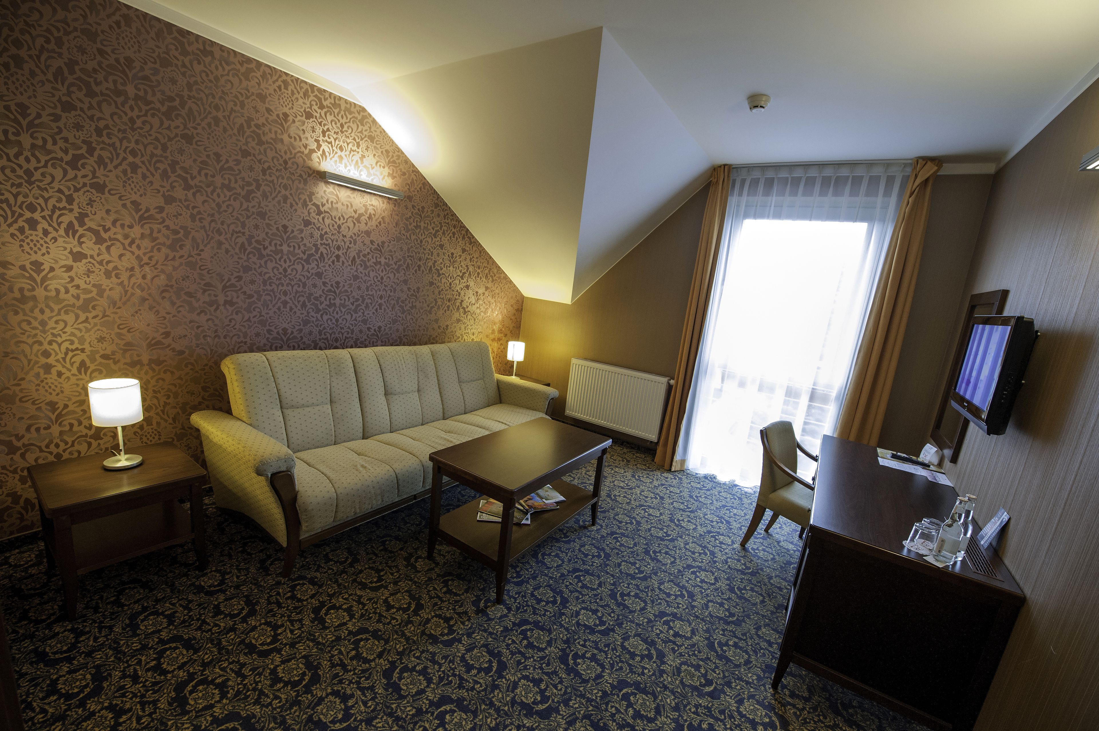 deluxe apartment, 1 king bed | desk, free wifi, bed sheets