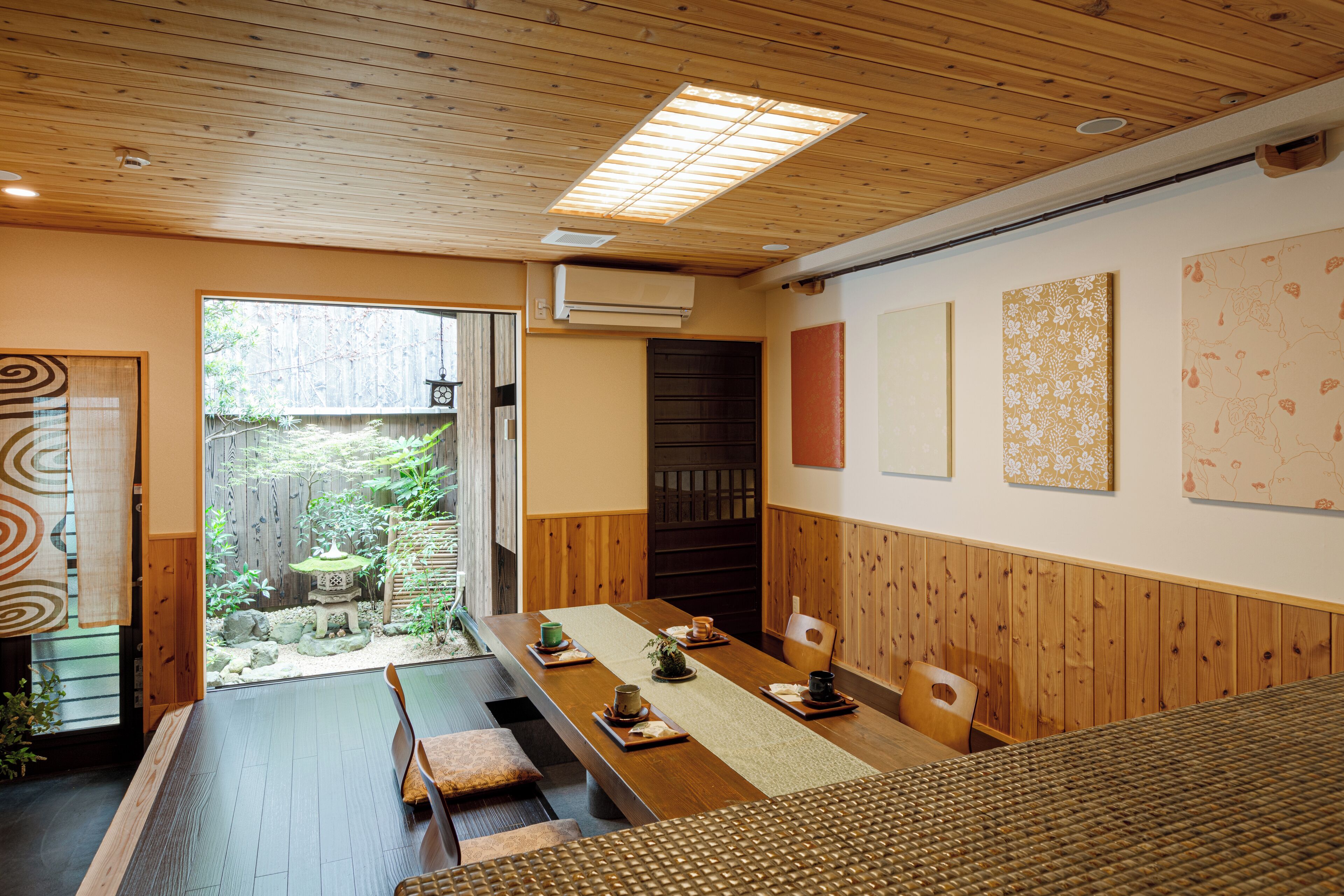 百足屋町 京町家貸切 庭付 禁煙 | 羽毛の掛け布団、客室ごとに異なる装飾、アイロン / アイロン台、WiFi (無料)