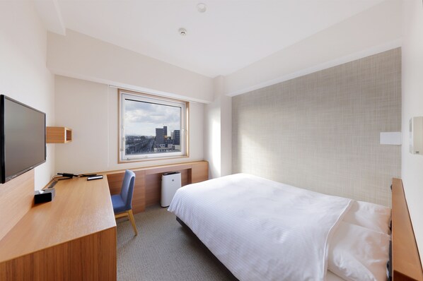 غرفة عادية - لغير المدخنين (Semi-double) | ألحفة محشوة بالريش ومكتب ومساحة عمل للكمبيوتر المحمول وستائر تعتيم