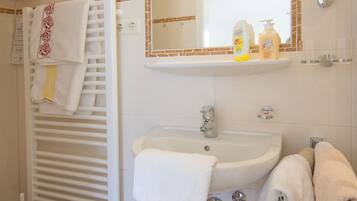 Departamento, 2 habitaciones, balcón | Baño