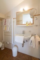 公寓, 2 间卧室, 阳台 | 浴室 | 淋浴设施、免费洗浴用品、吹风机、毛巾