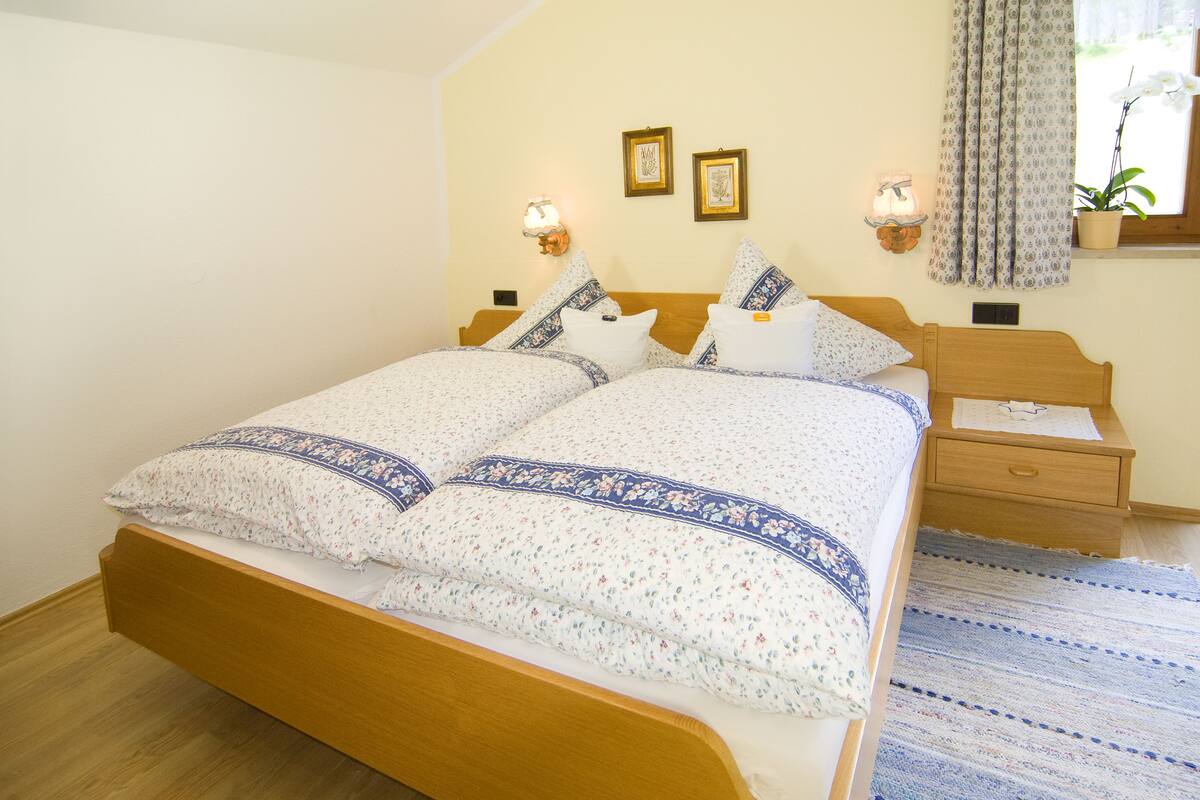 Apartment, 2 Bedrooms, Balcony | In-room safe, iron/ironing board (on request), WiFi (free), bed sheets
