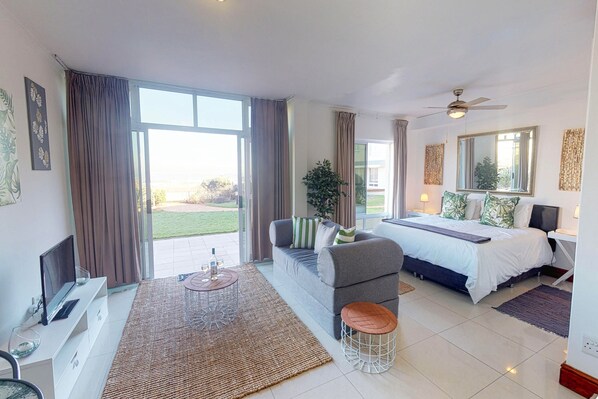 Classic Apartment, 1 Bedroom, Non Smoking | Television - Romantic Beachfront Bachelor (Cape Town)