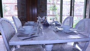 Petit déjeuner complet compris tous les jours