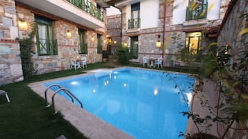 Außenpool, Liegestühle