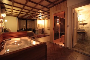 A bathroom with a large bathtub, a shower area, and a vanity with a sink. - Celsus Boutique Hotel (Selçuk)