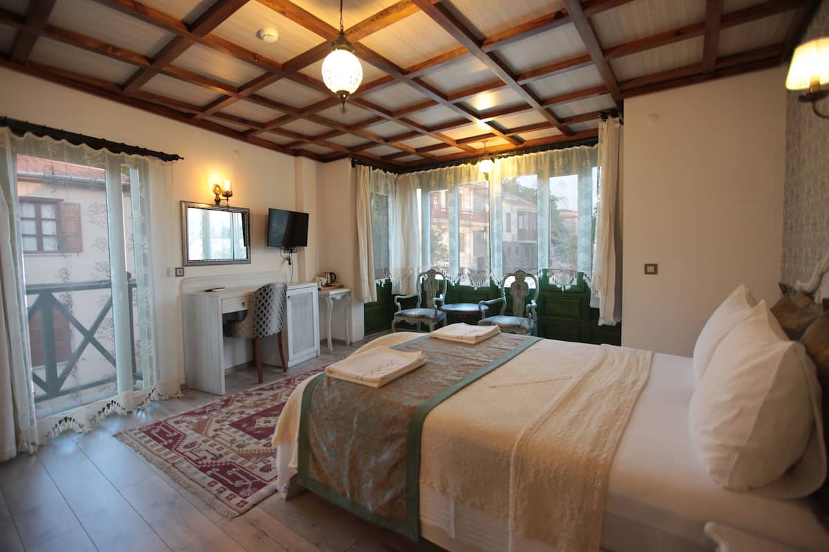 Deluxe Double Room | 1 bedroom, Egyptian cotton sheets, premium bedding, minibar