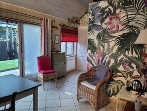 Deluxe Apartment | Living area | Flat-screen TV - Le Paddock du Val de Lys (Blessy)