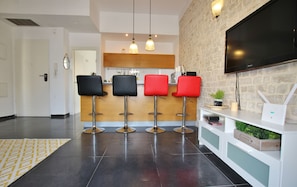 Luxury Apartment, Multiple Beds | In-room dining