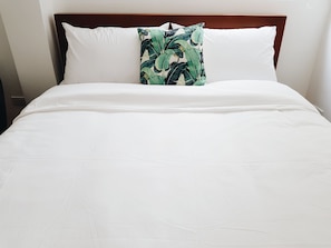Deluxe Double Studio with Balcony | Free WiFi, bed sheets - LITA Bangkok - Hostel (Bangkok)