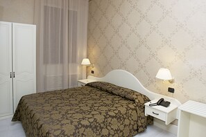 Double Room | In-room safe, desk, soundproofing, free WiFi - Palazzo Riario (Viterbo)