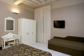 In-room safe, desk, soundproofing, free WiFi - Palazzo Riario (Viterbo)