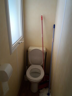 Bungalow, 2 Bedrooms, Garden View | Bathroom | Shower, rainfall showerhead, towels