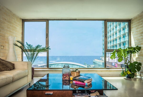 One Of A Kind Gordon Beach Front 2br Apt - Tel Awiw