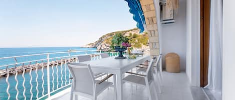 Vila, 4 quartos, vista para o mar | Terraço/pátio