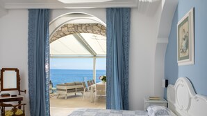 Villa de lujo, 4 habitaciones, piscina privada, vistas al mar | 6 dormitorios, escritorio, wifi gratis y decoración individual