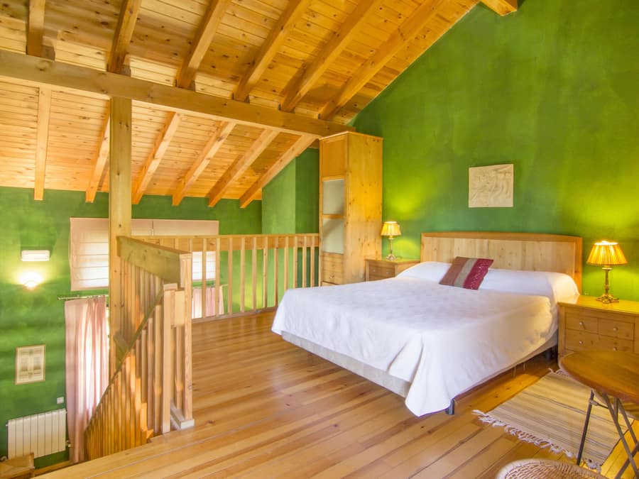 1 bedroom, individually decorated, individually furnished