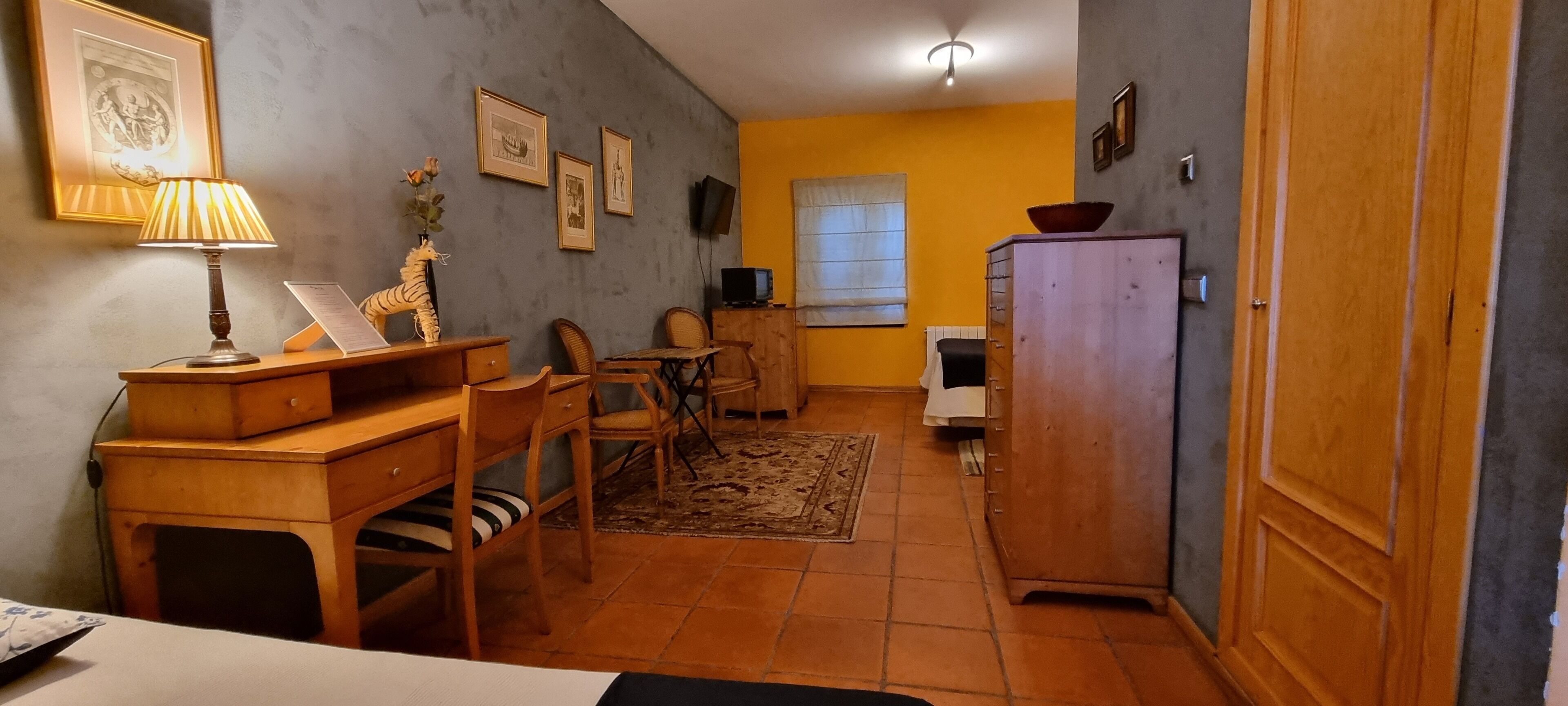 1 bedroom, individually decorated, individually furnished