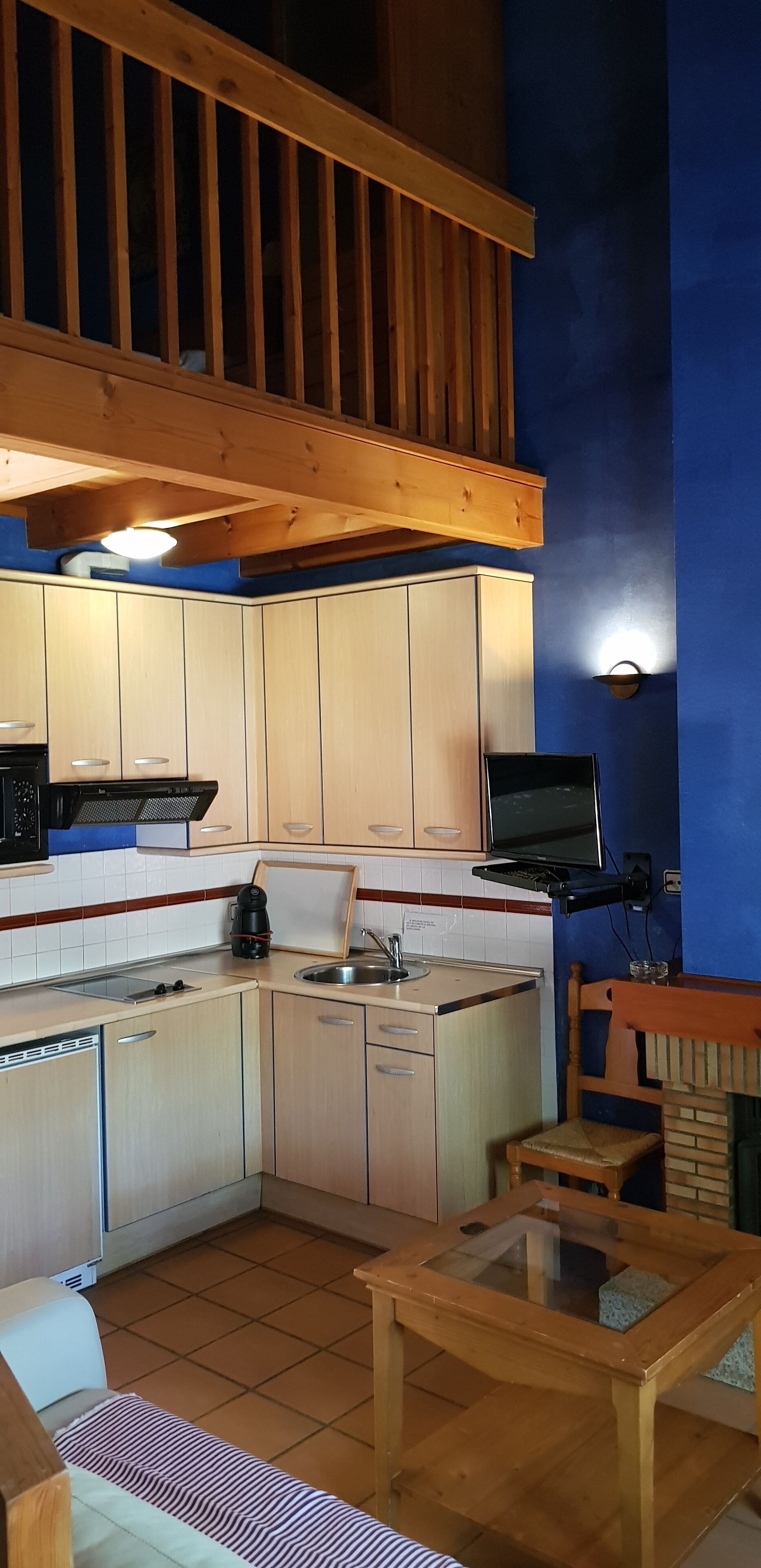 duplex agar 10 | living room | flat-screen tv, netflix, dvd player