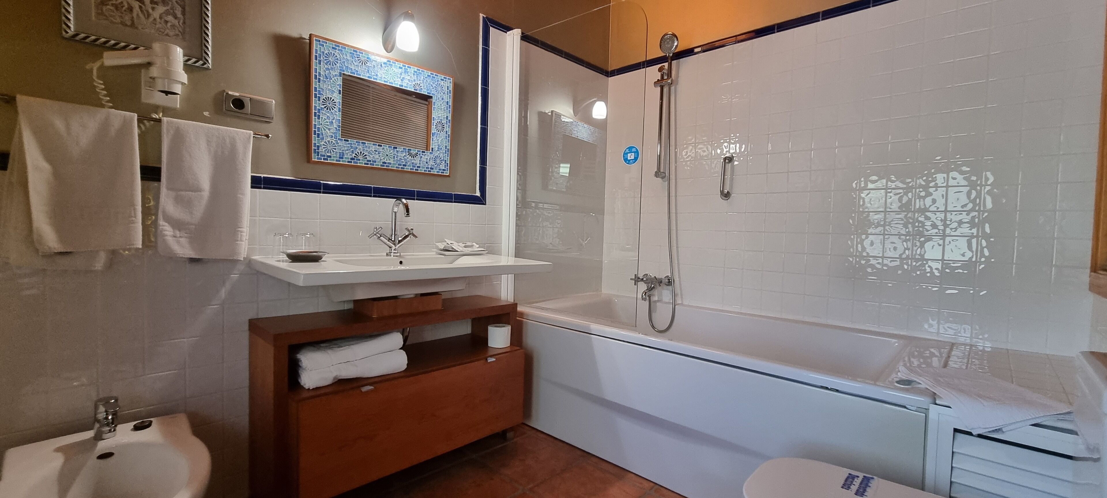 suite melqisedek 15 | bathroom | bathtub, free toiletries, hair dryer, bidet