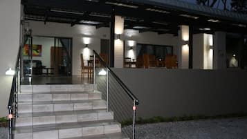 Façade de lâhĂ©bergement - soirĂ©e/nuit
