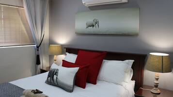 Familjestuga - flera sÀngar - utsikt mot trÀdgÄrden | Individuell inredning, unika möbler, gratis wi-fi och sÀngklÀder