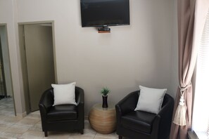 Superior Room, 1 Queen Bed, Non Smoking | Living area | Flat-screen TV - Hummingbirds Nest Guesthouse (Mbombela)