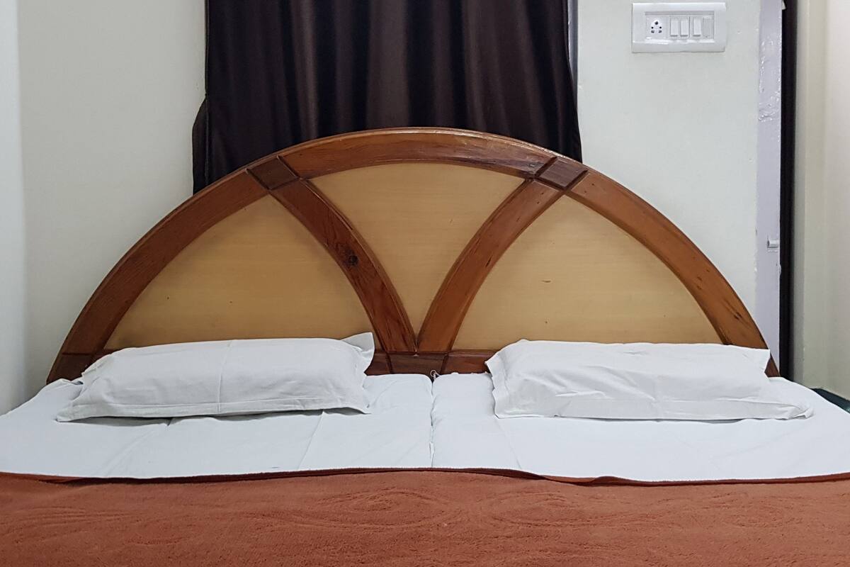 Individually furnished, desk, laptop workspace, rollaway beds