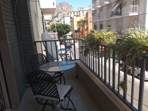 Tremannsrom, privat bad (balcone) | Wi-fi (inkludert), sengetøy og rullestolvennlig