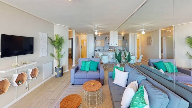 Living room - Luxury on the Beach, Lagoon Beach (Cape Town)