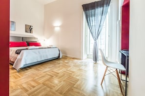 华丽双人房 | 迷你吧、办公桌、隔音、免费 WiFi