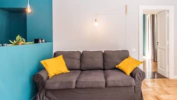 Deluxe Suite | Living area | LED TV