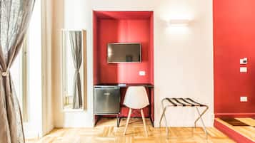 Deluxe Double Room | Minibar, desk, soundproofing, free WiFi