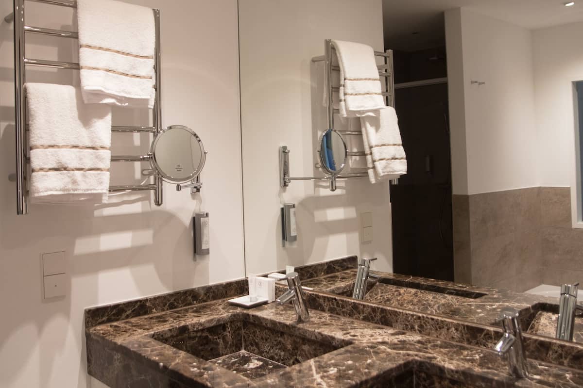 shower, rainfall showerhead, free toiletries, hair dryer