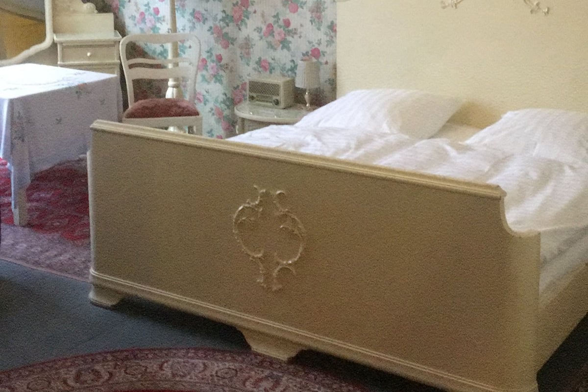 Soundproofing, iron/ironing board, free WiFi, bed sheets