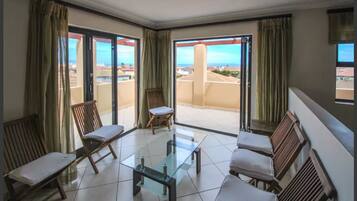Penthouse | Living room | Flat-screen TV