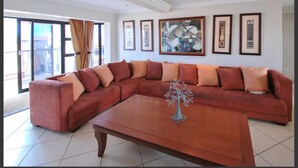 Penthouse | Living room - La Paloma Penthouse (Cape Town)