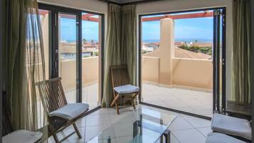 Penthouse | Living room | Flat-screen TV