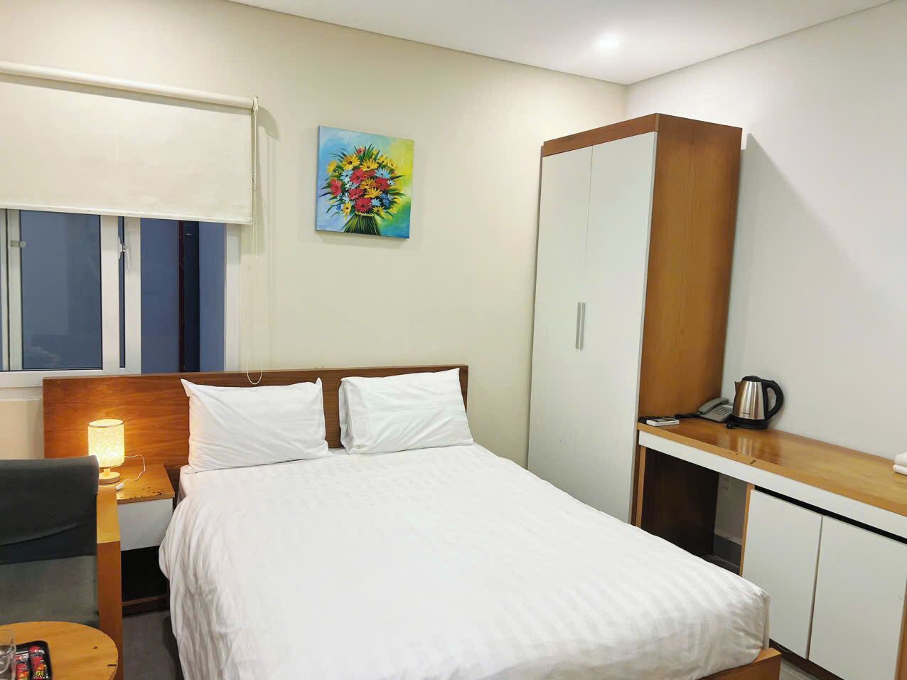 Habitación básica doble | Minibar, escritorio, wifi gratis y ropa de cama 