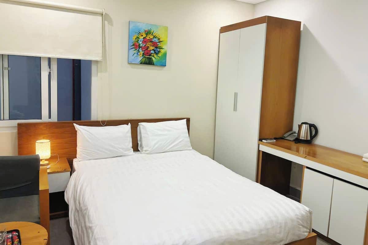 ベーシック ダブルルーム | ミニバー、デスク、WiFi (無料)、ベッドシーツ